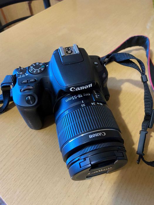 Canon EOS 200D + EF-S 18-55mm — дзеркальний фотоапарат