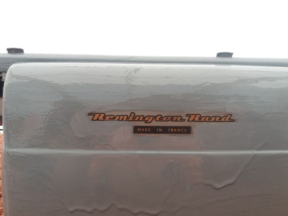 Máquina de escrever Francesa antiga (vintage)