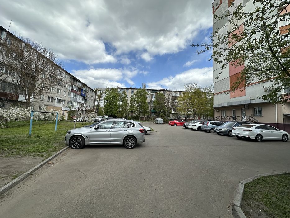 Продаж 2 кімнатної квартири 1 поверх (можливо під офіс), сквер Бабаєва ,центр міста паркова зона