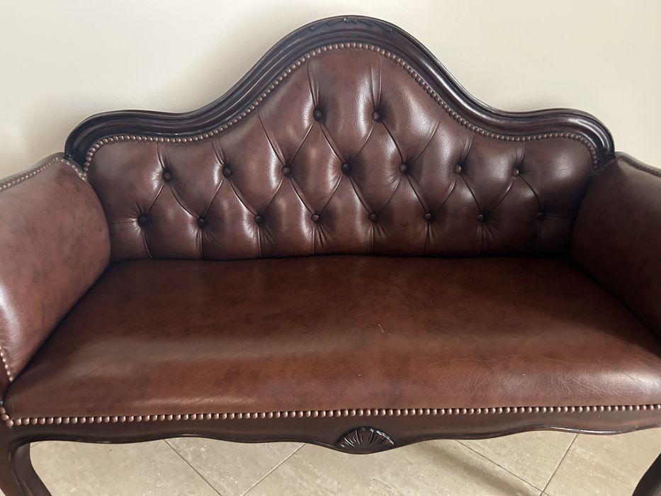 Canape em pele e banco pes