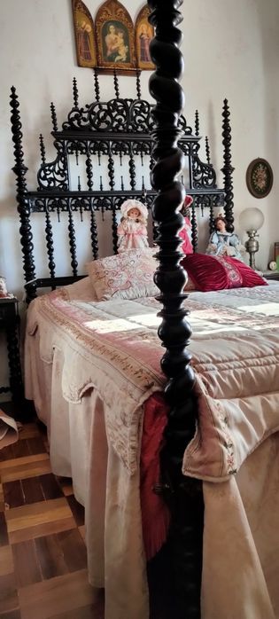 Cama antiga estilo D. Maria Pia