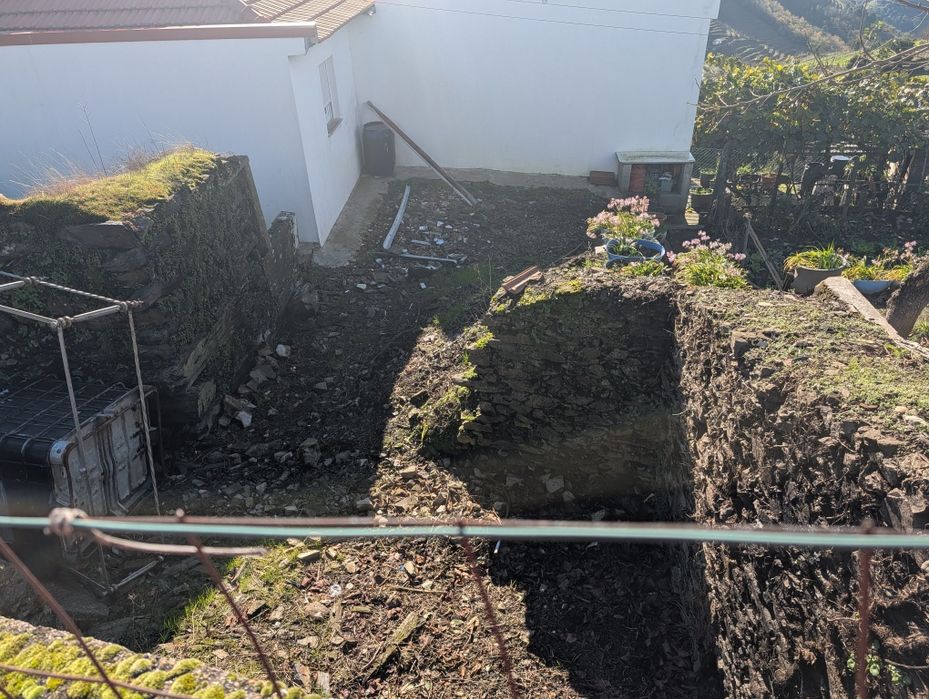 Terreno com ruína