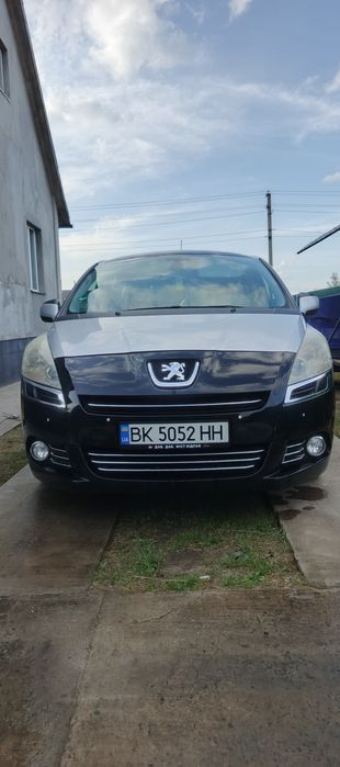 Peugeot 5008 2010 рік