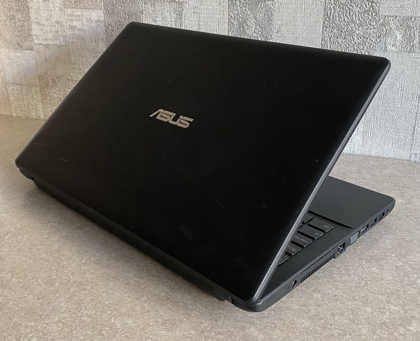 Asus R512M 15.6" 4/500GB для навчання/офісу/фільмів/акб добре тримає
