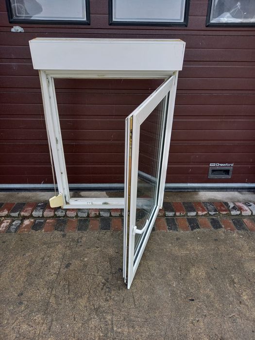 Okno z roletą zewnętrzną 99x147 pcv plastikowe okna DOWÓZ CAŁY KRAJ