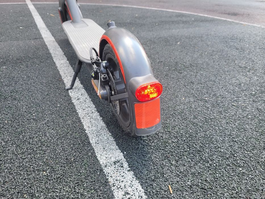 Продам самокат Xiaomi Mi Electric Scooter 1S