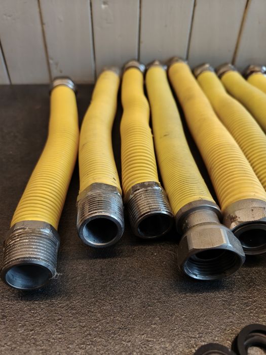 Węże przyłączeniowe do gazu.