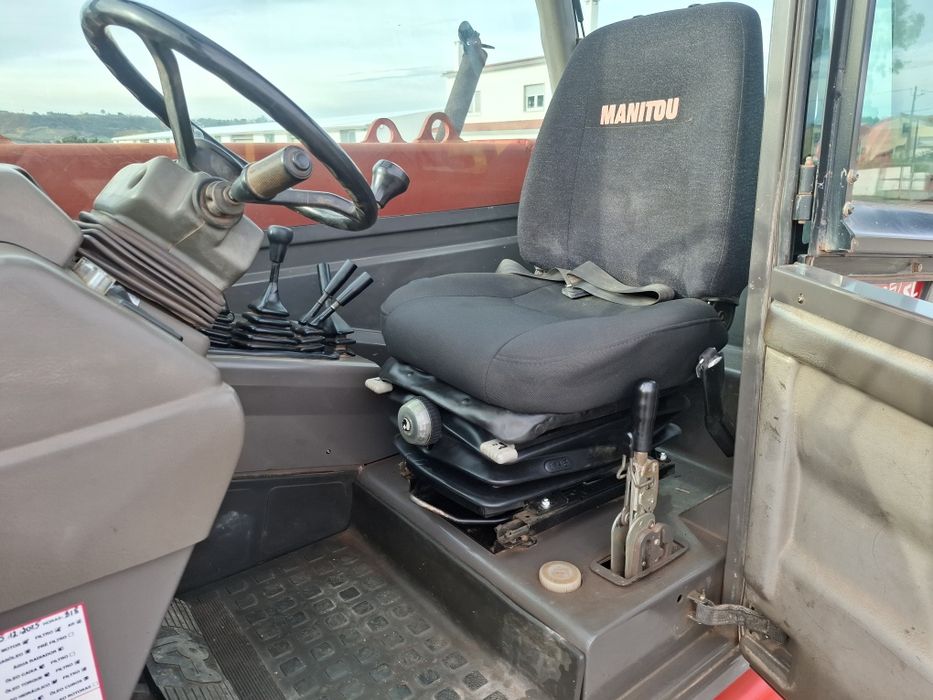 Manitou telescópico com matrícula