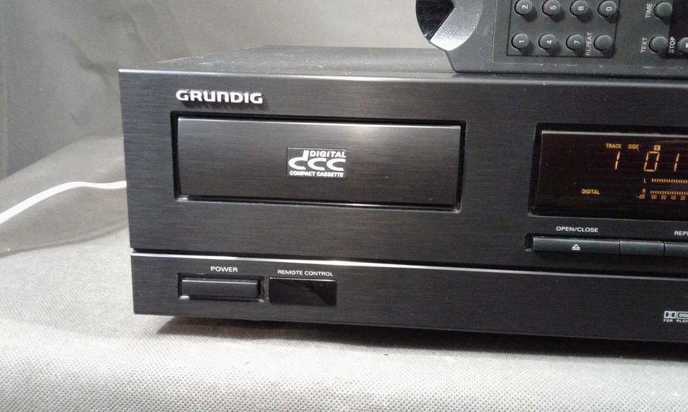 GRUNDIG ,odtwarzacz DCC+pilot
