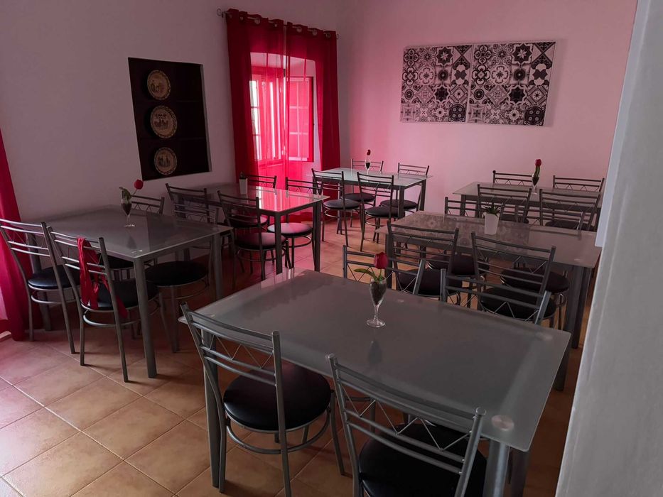 ACM1510 - Conjunto de 6 Mesas de Vidro e 24 Cadeiras Estofadas - Usado