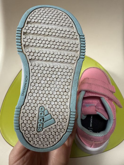 Кросівки adidas осінні