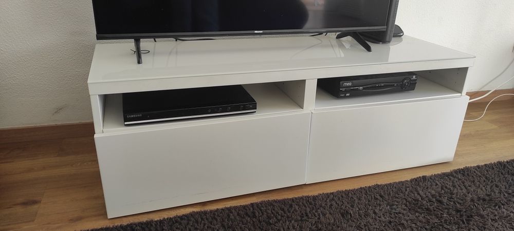 Móvel de apoio (televisão)