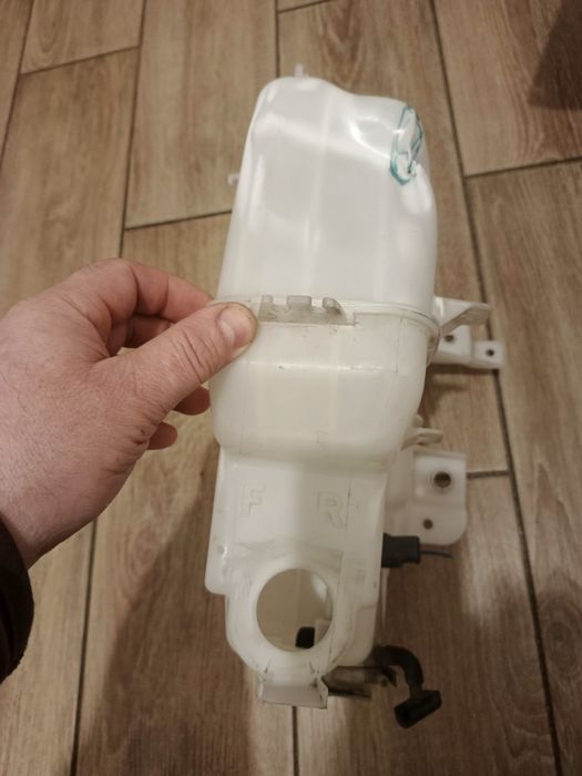 Бачок омывателя мазда6/3.