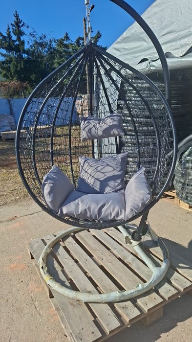 Kokon bujak ogrodowy