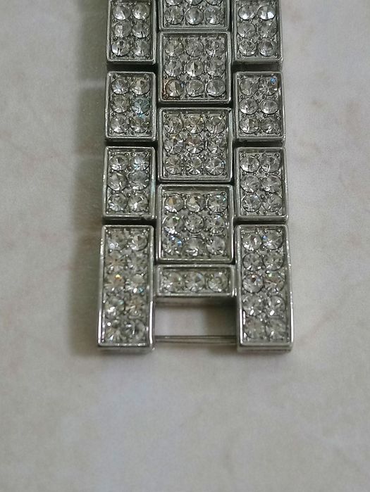 Продам женские кварцевые часы марки "D & G".