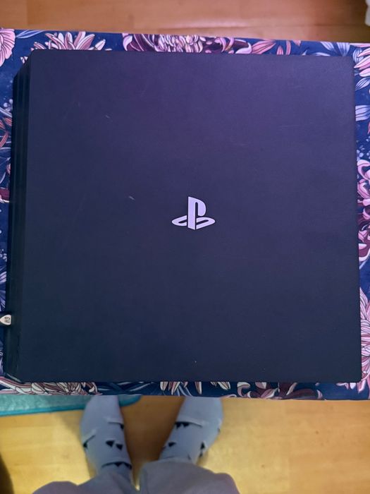 MEGA Zestaw PlayStation 4 PRO 1TB | PS VR | Gitara | 6 Gier | OKAZJA