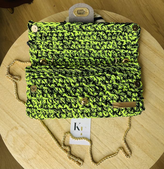 Mala luxuosa em crochet feita a mão