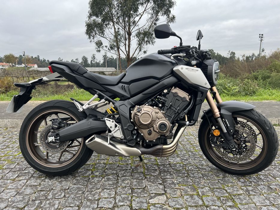 Honda CB650R 2021 - MUITO BOM Estado