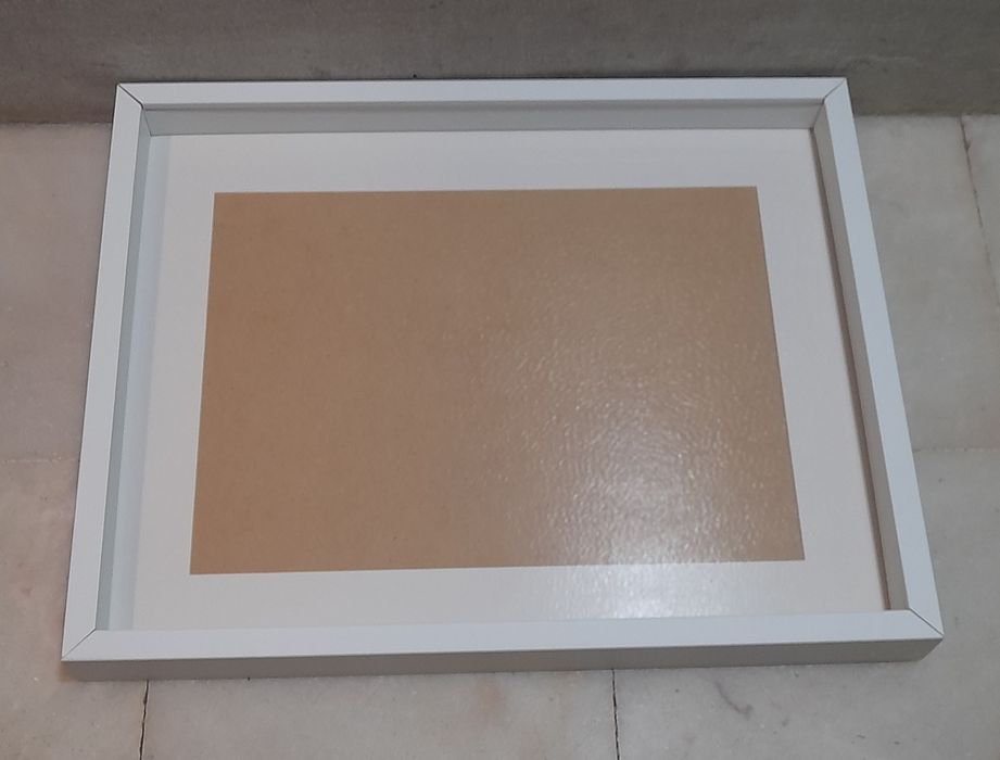 Moldura branca com vidro
