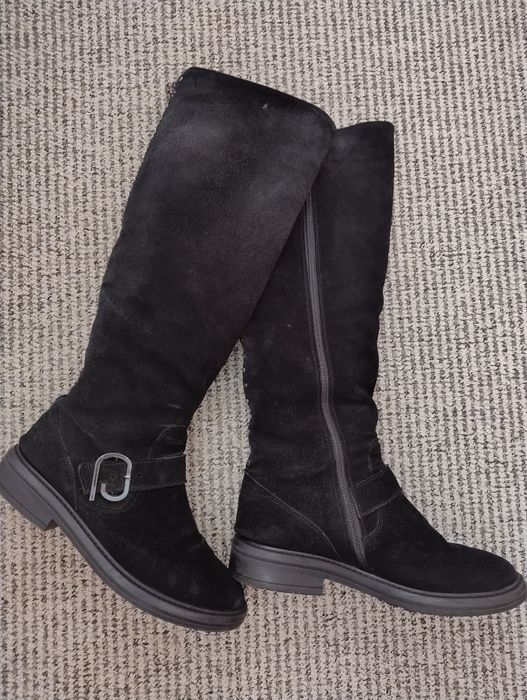 Продам натуральні замшеві сапожки