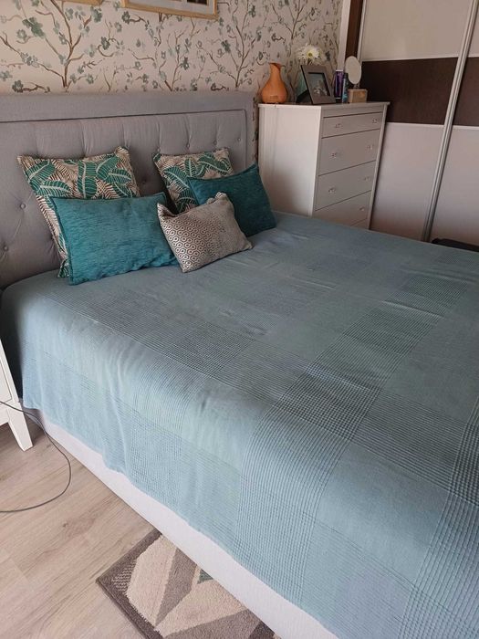 Cama de casal (1.60*2.00) com arrumação e estrado elevatório