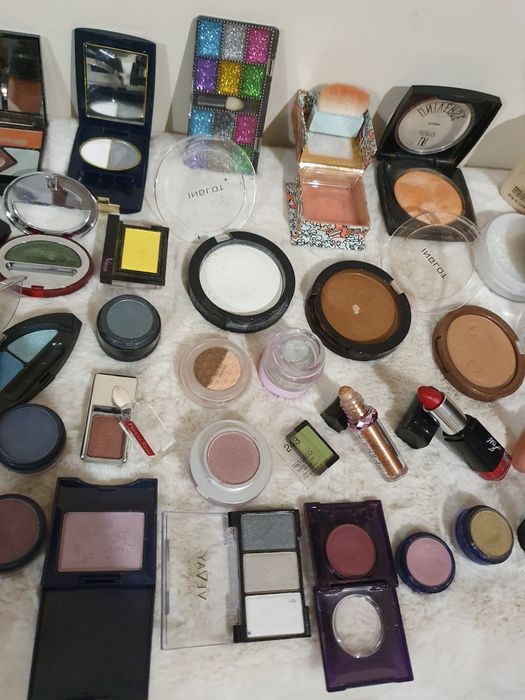 Zestaw kosmetykow roznych marek