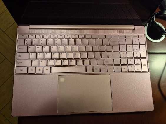 Laptop 15,6'' różowy, aluminium, thin, RAM 8GB SSD 1 TB 64 bit