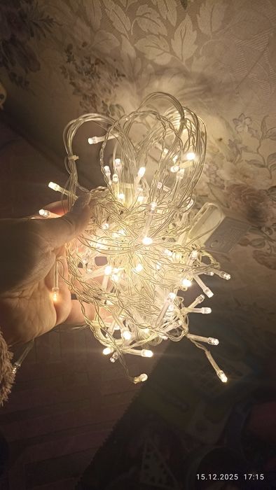 Гірлянда- штора білого кольору