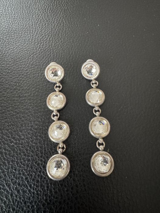 Kolczyki dlugie z białymi kulkami