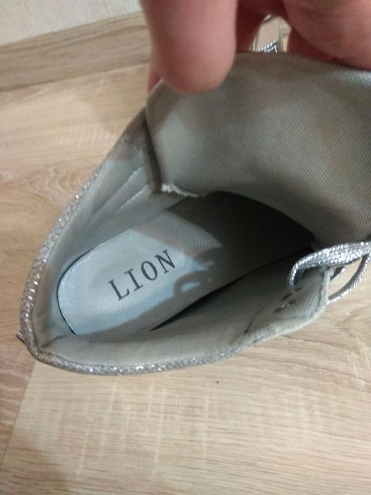 38 Lion Sneakersy na koturnie