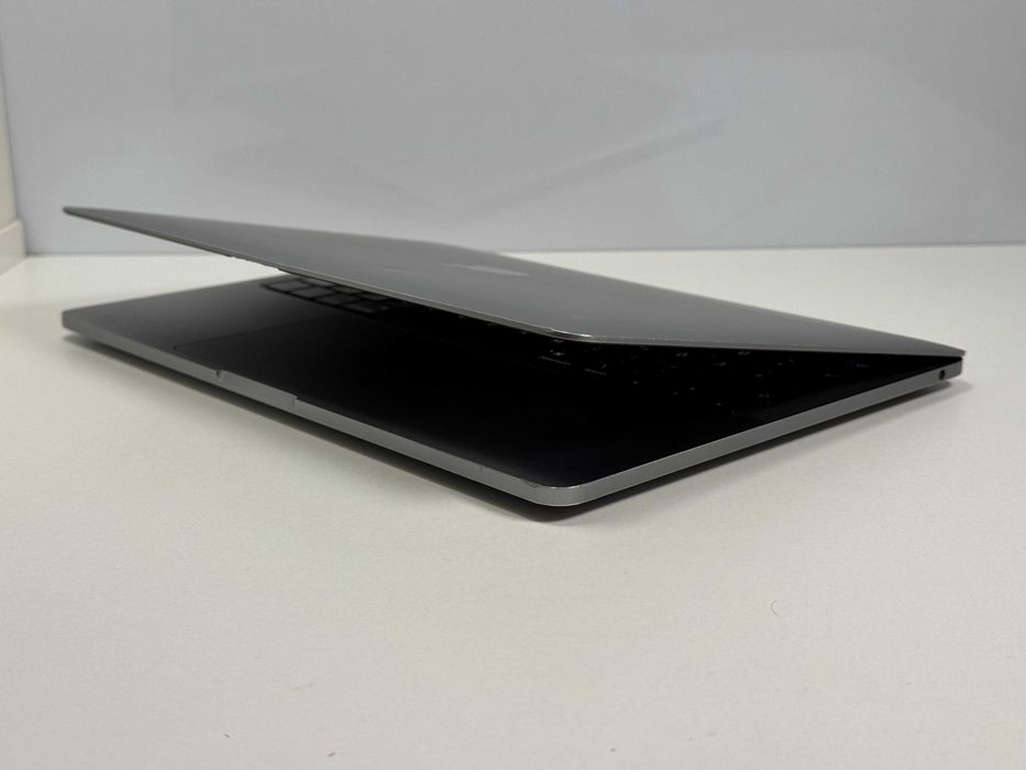 MacBook Pro 13 2020 M1 TouchBar 8GB RAM 256GB SSD Space Gray