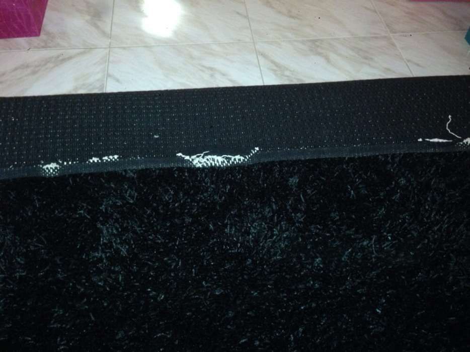 Vendo duas carpetes pretas em bom estado