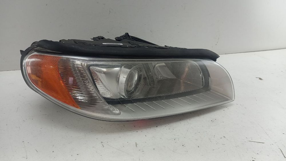 Фара правая Volvo V70 S80 2006-2011 30796136