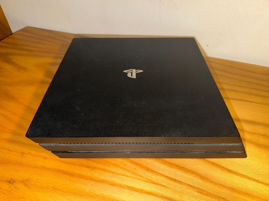 PS4 pro+ comando e cabos originais