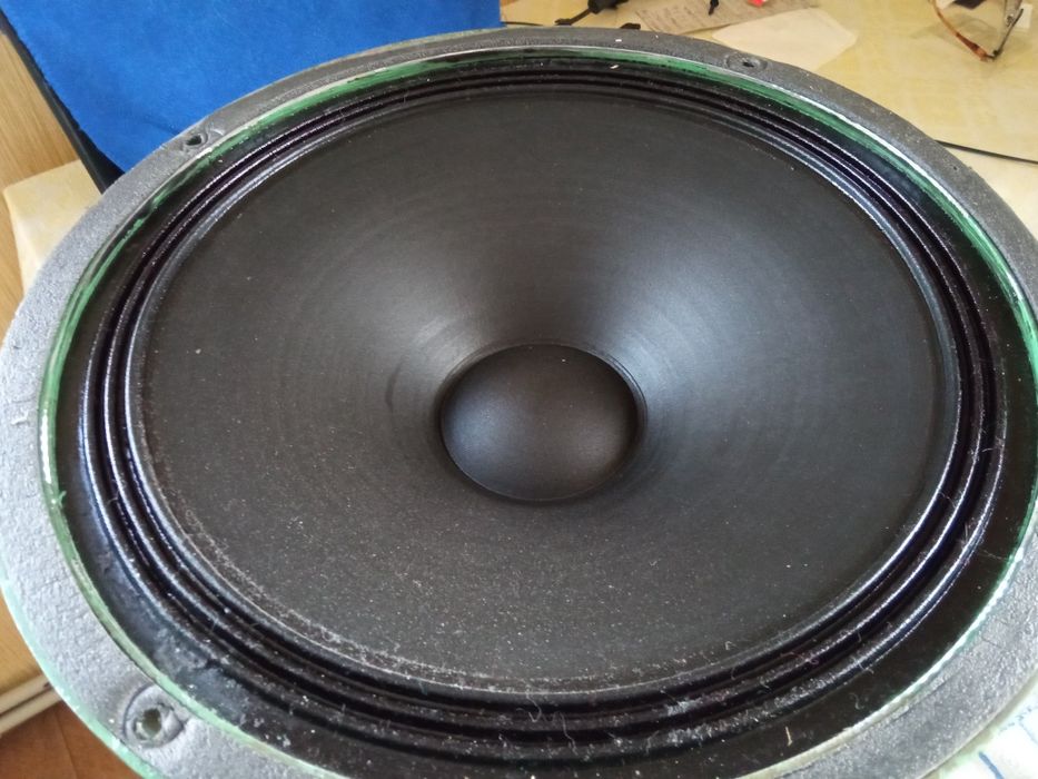 Басова колонка, МВ3 - Alesis SR 16