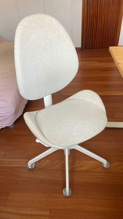Cadeira de escritório IKEA HATTEFJÄLL – bege/branco