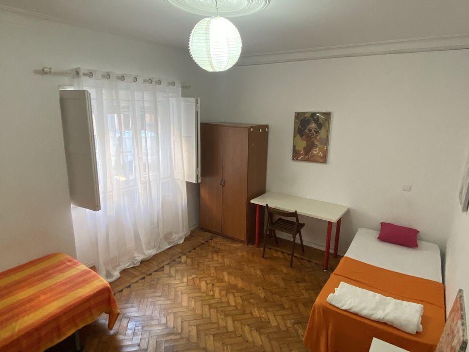 Quarto Duplo a 5min a pé da CP Queluz-Belas