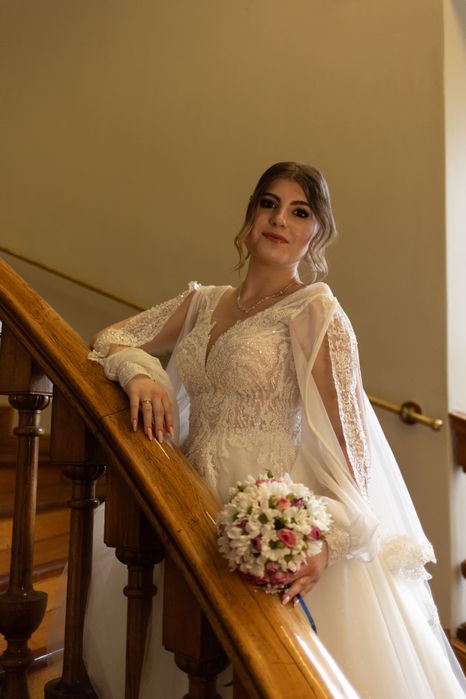 Пишна весільна сукня з мереживом та корсетом