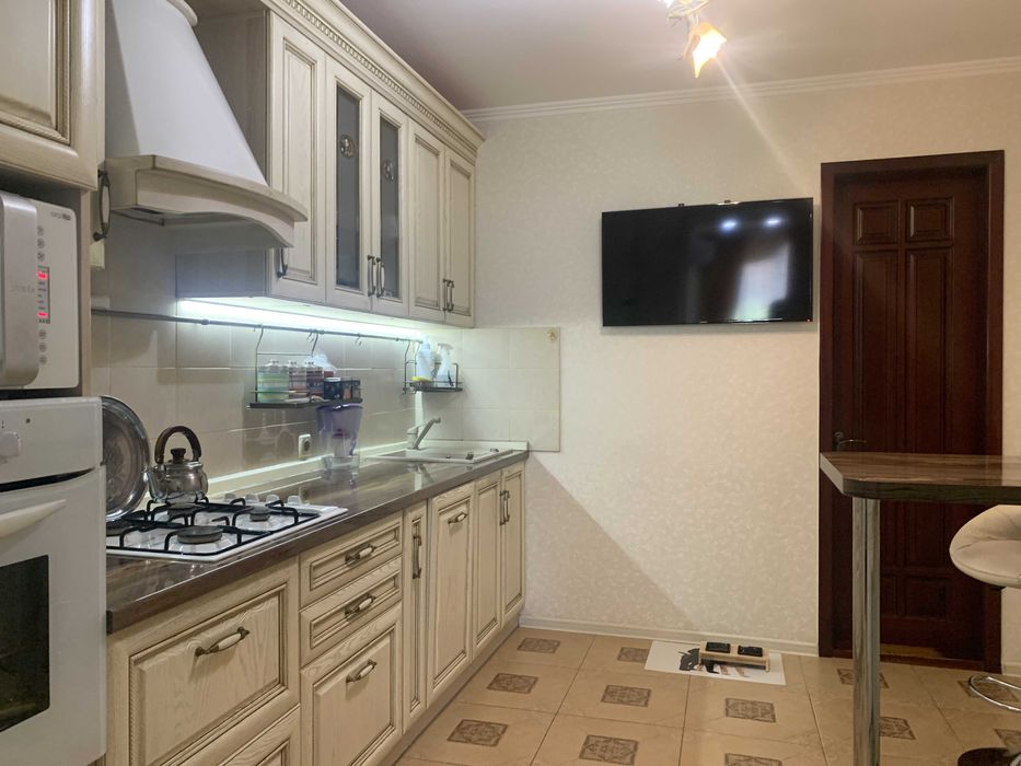 Продам 4-комнатную квартиру на Бочарова - ТЦ "Атриум"