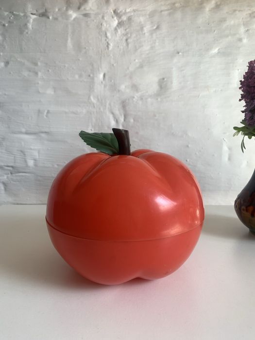 Контейнер для Їжи в формі яблука. Пластик.