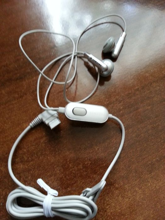 Телефонная гарнитура Samsung AEP407