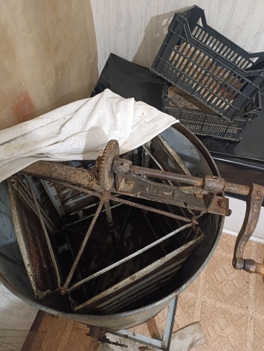 Продам медогонку.