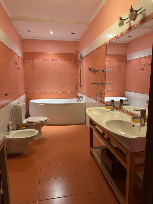 Будинок в класичному стилі. Для Родини в затишному місці біля моря.