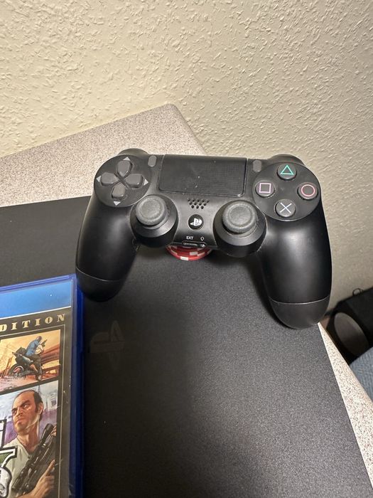 Ps4 slim 500gb + pad + gtaV