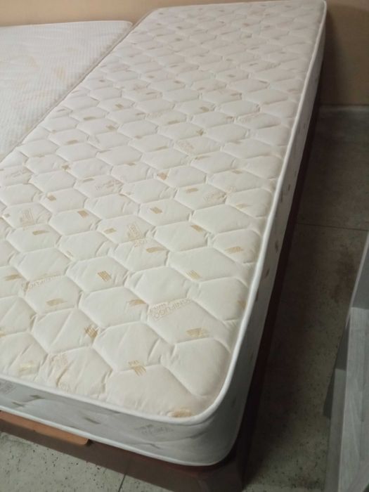 Cama solteiro com arrumação