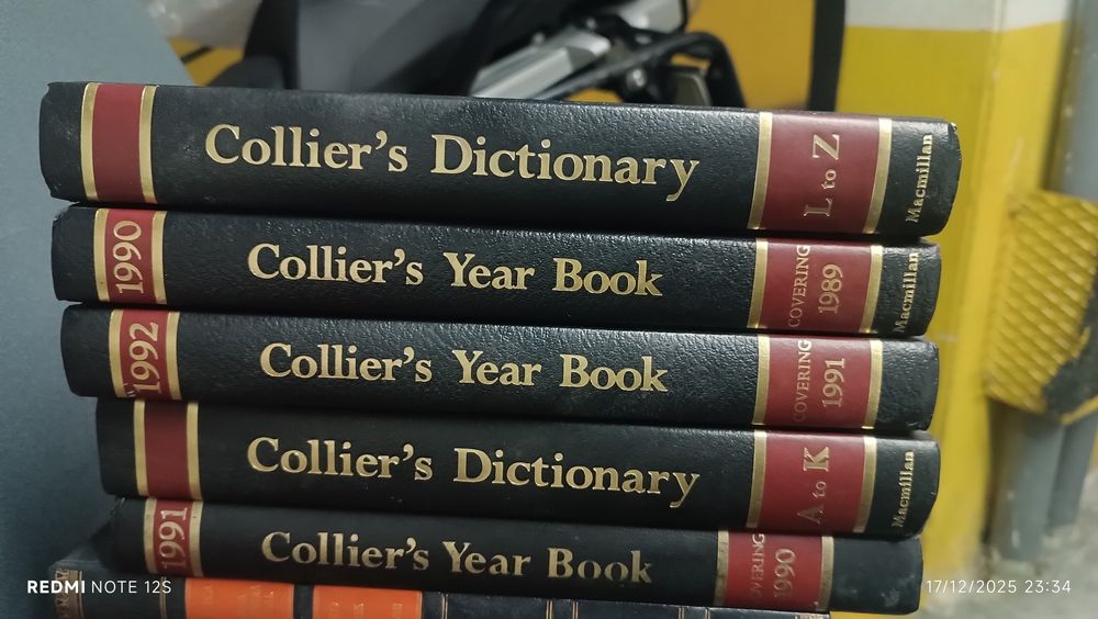 Coleção Collier’s Dictionary & Year Book – Macmillan