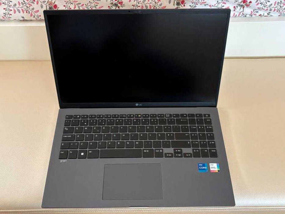 Portátil LG Gram 15" 15Z90Q, i7 1260P, 1TB NVMe, 16 GB RAM, Windows 11 Pro