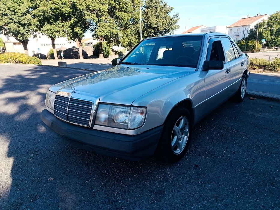 Mercedes- Benz 200 D
