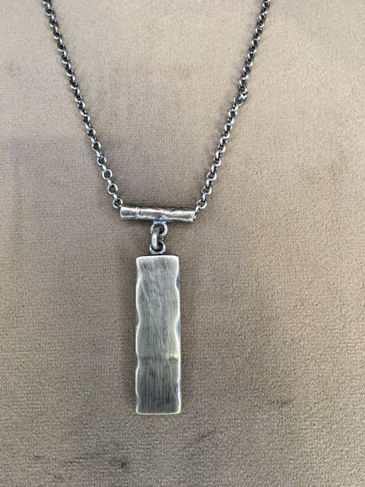 Colar em prata oxidada com medalha