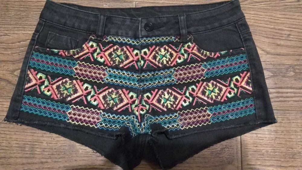 Джинсовые шорты стрейч на девочку hand made обшиты бисером xs-s